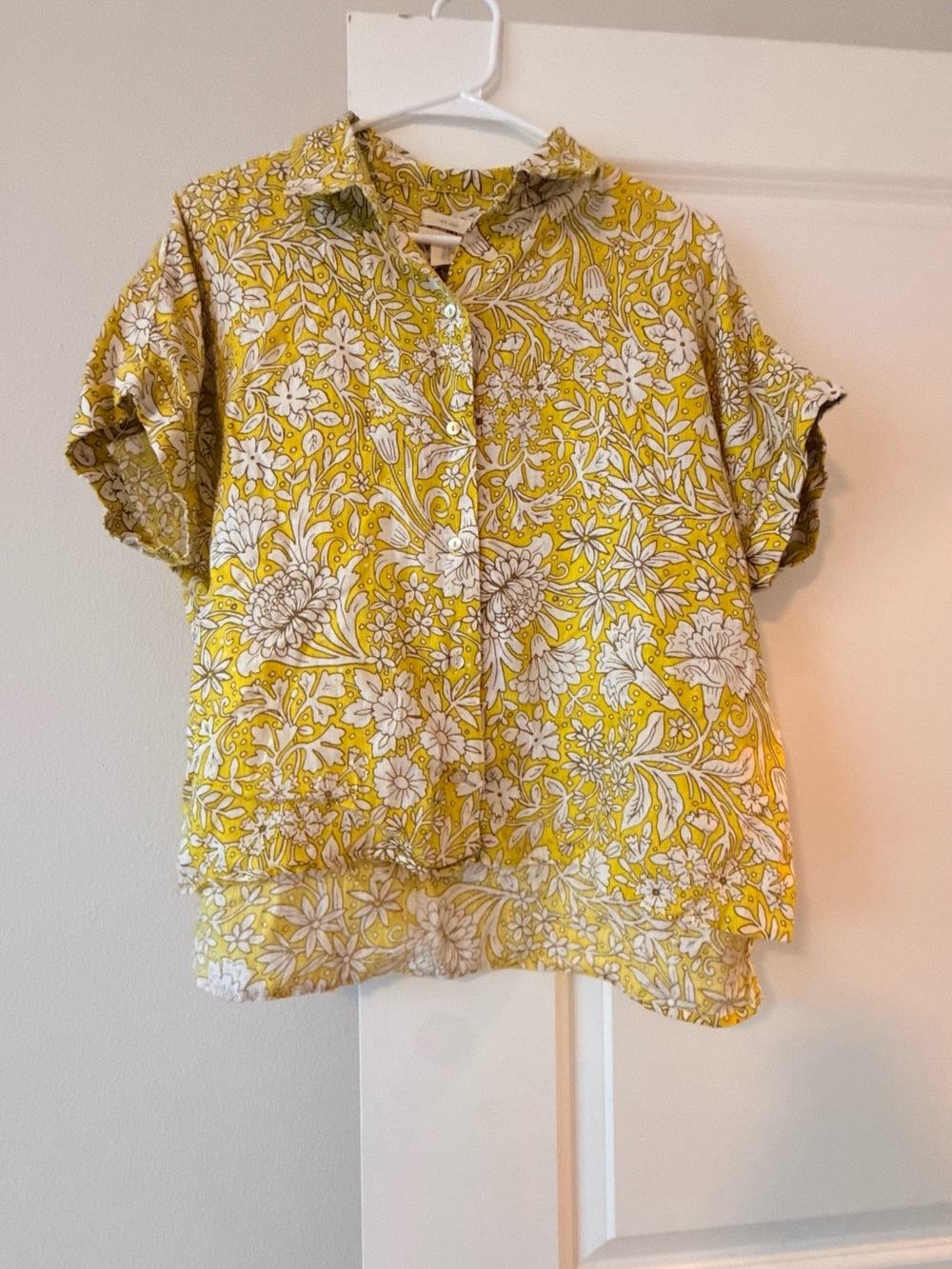 Yellow Floral Button-Down Shirt with Short Sleeves